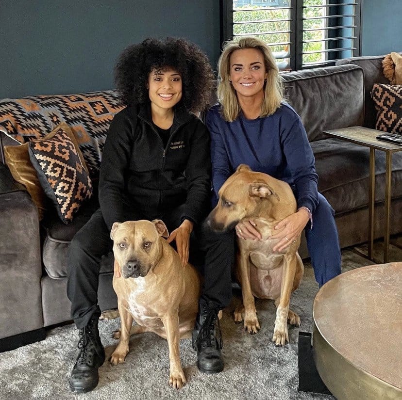 Monique-westenberg-schakelt-hulp-in-voor-haar-honden-bij-hondencoach-leidy-zijlstra|Monique-westenberg-hondencoach-leidy-zijlstra